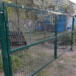Ворота в заборе из 3д сетки
